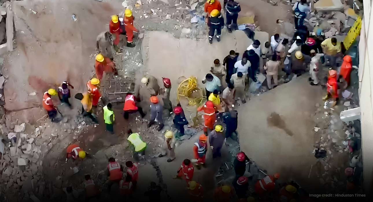 delhi-student-community-helps-building-collapse-victims