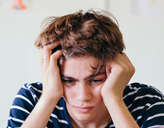 how-academic-pressure-and-grades-affect-students-self-worth