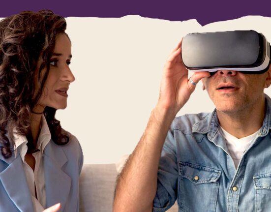 how-virtual-reality-exposure-therapy-helps-people-overcome-phobias
