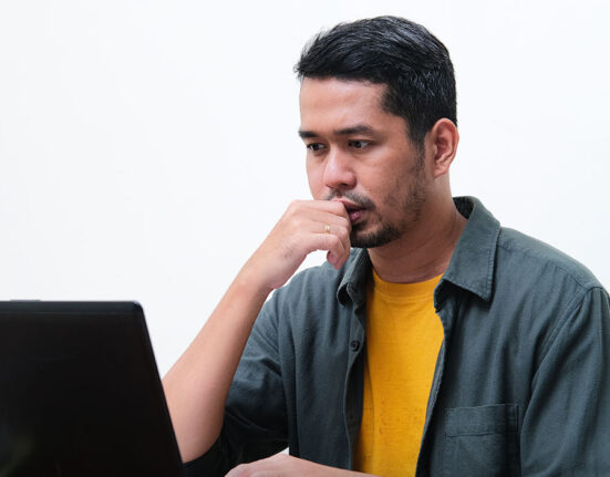 linkedin-study-finds-indian-gen-z-lacks-confidence-to-seek-career-guidance