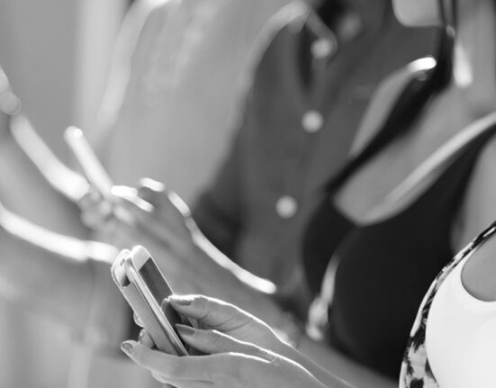 the-attention-economy-how-social-media-and-technology-capture-our-attention