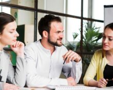 the-psychology-of-workplace-politics-how-office-favouritism-affects-employees