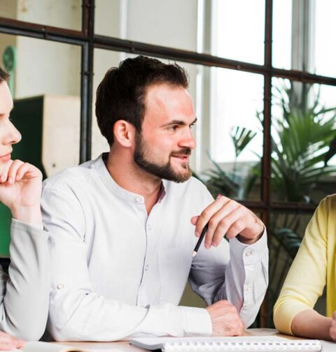 the-psychology-of-workplace-politics-how-office-favouritism-affects-employees