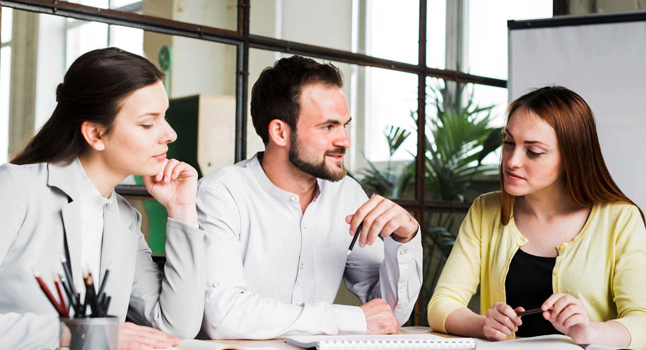 the-psychology-of-workplace-politics-how-office-favouritism-affects-employees