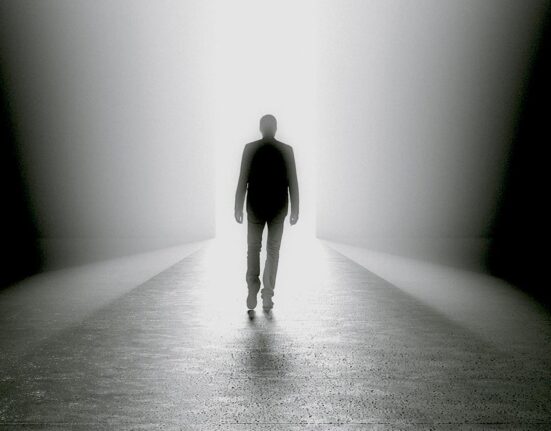 near-death-experiences-what-happens-to-consciousness-at-the-edge-of-death