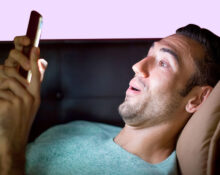 why-cant-we-stop-doomscrolling-the-psychology-of-waiting-for-what-goes-wrong