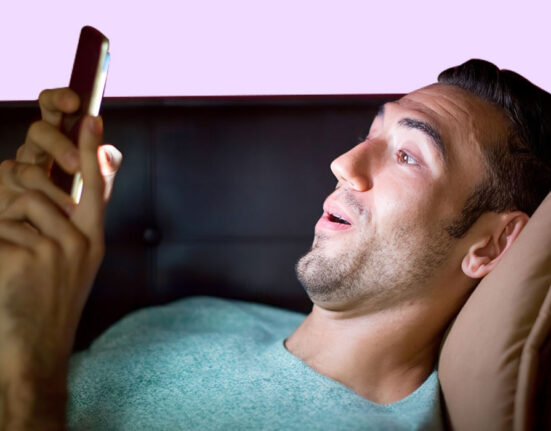 why-cant-we-stop-doomscrolling-the-psychology-of-waiting-for-what-goes-wrong